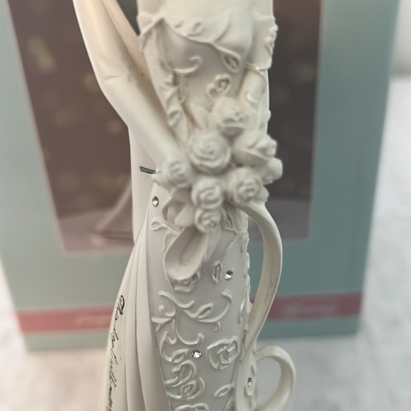 🆕Gina Free-hill collection Wedding EMBRACE CAKE TOPPER Polyresin Bride Groom - Picture 11 of 13